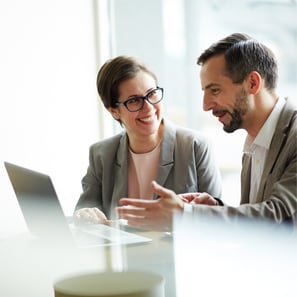 A commercial finance lender and customer speaking over a laptop