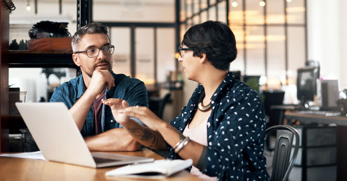 Two entrepreneurs discussing at a coffee shop