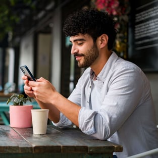 Man sitting on his phone in a coffee shop